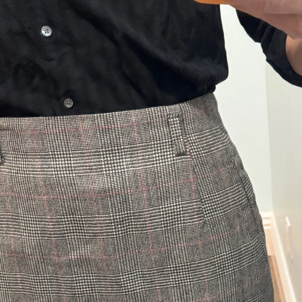 Vintage 90s Pencil skirt in Black, White and‎ Pink. Size 12